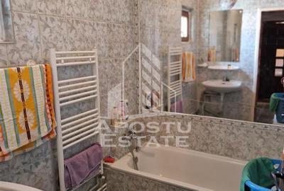 Casa familiala cu spatiu comercial si garaj P+1E+M 720 Mp - 23