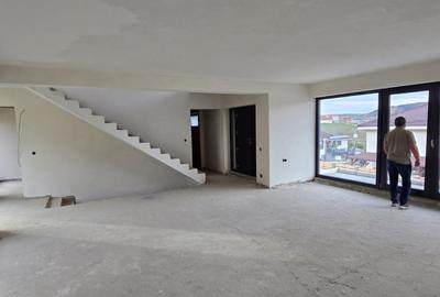 Casă individuală cu 5 camere în Chinteni