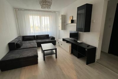 Apartament cu 3 camere semidecomandat în Apărătorii Patriei