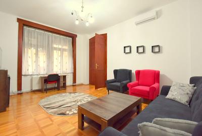 Apartament cu 3 camere semidecomandat, mobilat în Ultracentral