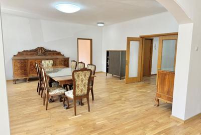 Proprietate spatioasa si versatila, formata din hochparter inalt si demisol - 20
