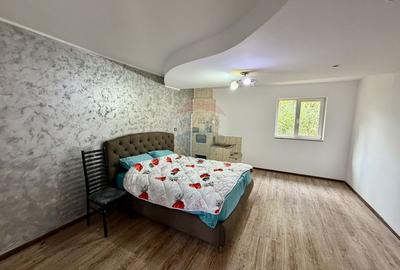 Casă / Vilă cu 8 camere - 8