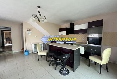 Proprietate 2 case curte pavata Teren 700 mp Hotel CETATE gard utilitati - 9