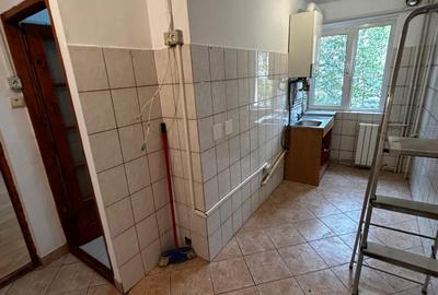 Apartament cu 2 camere semidecomandat în P-ța Doina