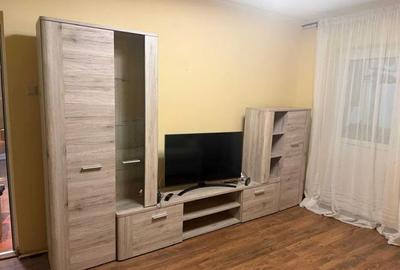 Apartament cu 2 camere decomandat, mobilat în