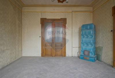 Vilă pe str Alexandru Ioan Cuza, 10 camere, S + P + E, teren 282 mp - 16