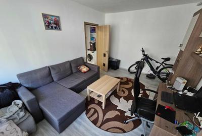 Apartament cu 2 camere semidecomandat, mobilat în Casa de Cultură