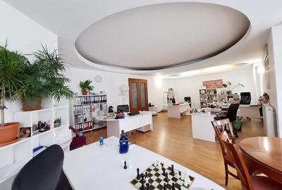 Apartament cu 4 camere decomandat în Primăverii