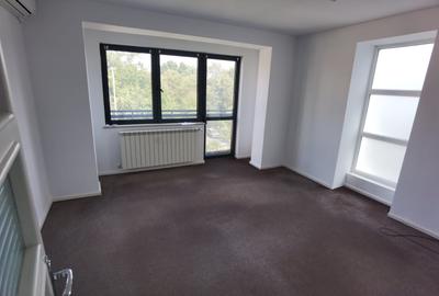 Birou, 50 mp în P-ța Muncii