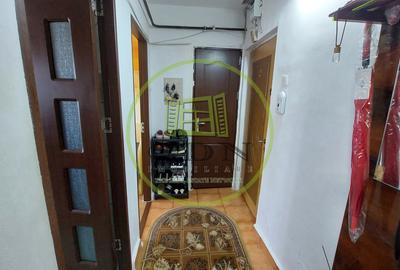 Apartament trei camere semidecomandat, etajul 5, Craiovita zona Niella - 7