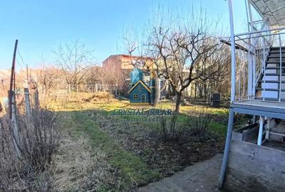 Două case în curte comună, 6 camere + 385 teren - zona semicentrală - 14