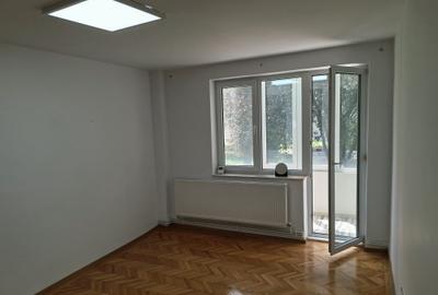 Apartament cu 2 camere semidecomandat în Teilor