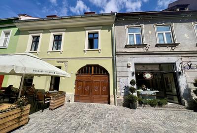 Apartament cu 2 camere semidecomandat în Centrul Istoric