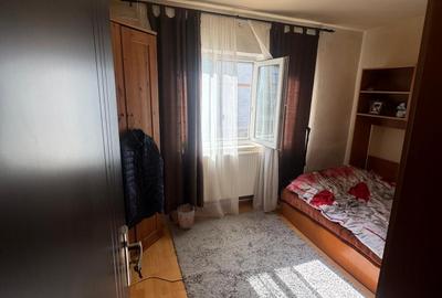 Vand apartament 2 camere, Prundu, Pitesti, semidecomandat, etaj 4 - 5