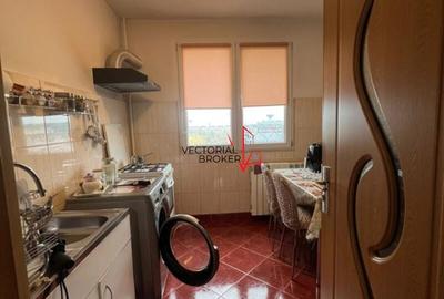 Apartament cu 3 camere semidecomandat în Obor