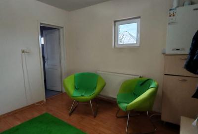 Apartament la casa - zona Unirea - 3 camere - bucatarie - baie - teren generos - 5