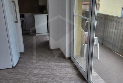 Apartament cu 3 camere decomandat, mobilat în Florești