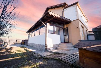 Apartament cu 4 camere decomandat, mobilat în Bucium