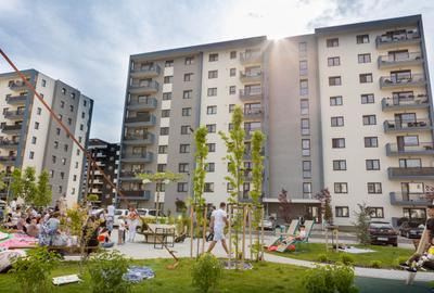 Apartament cu 3 camere decomandat în Tractorul