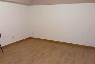 Inchiriez spatiu comercial central   Piata Mihai Viteazul - 10