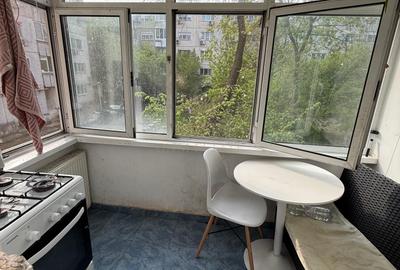 3 Camere Et.1/4 An constructie 1984 Zona Apusului - Metrou Gorjului - 4