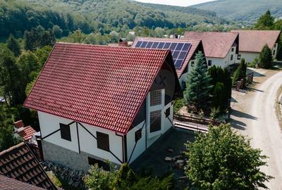 Casă individuală cu 6 camere în Valea Dobârlăului
