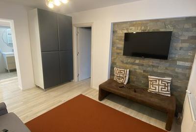 Apartament cu 3 camere decomandat, mobilat în P-ța Unirii