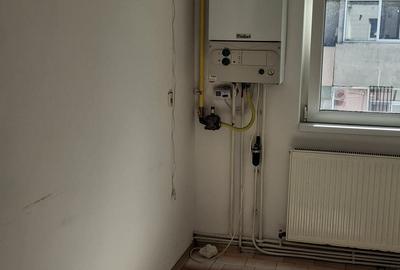 Apartament 3 camere    zona Big centru, etajul 4/4(  acoperis) decomandat cu CT. - 4
