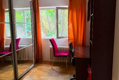 Apartament cu 4 camere decomandat, mobilat în Colentina