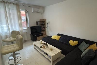 Apartament cu 2 camere semidecomandat, mobilat în Apărătorii Patriei
