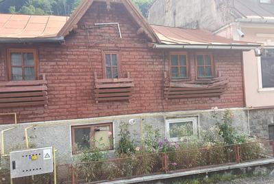 Casă individuală cu 5 camere în Central