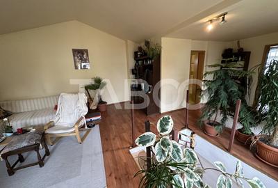 Casa 2 corpuri P+M si P+1 spatiu comercial 70 mpu la strada 2 garaje - 26