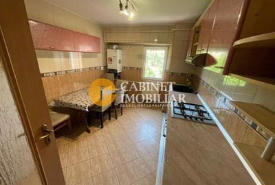 Apartament cu 3 camere decomandat, mobilat în Nicolina