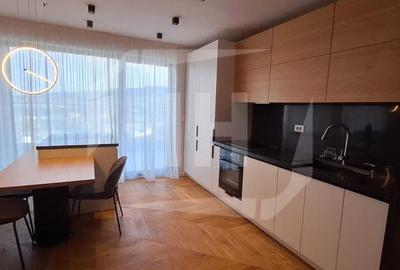 Apartament cu 3 camere semidecomandat, mobilat în Bună Ziua