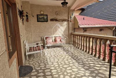 Casa familiala cu spatiu comercial si garaj P+1E+M 720 Mp - 19