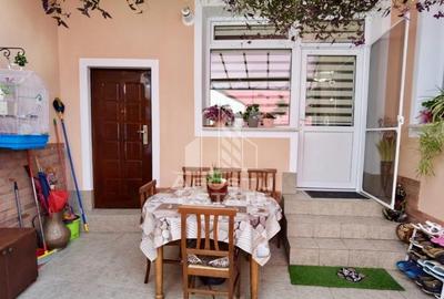 Casa cu 4 camere, , centrală proprie ,zona Parneava - 9
