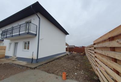 Casa duplex, Izvor