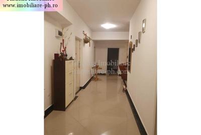 9 Mai-(Registrul Comertului):Apartament 3 camere de vanzare,cf.1A(sporit),138 mp