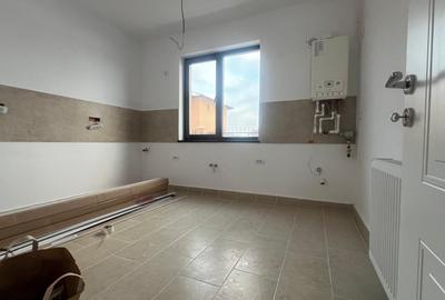 Duplex premium de vânzare – stradă privată, ideal pentru familie - 2