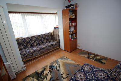 3 camere cu living de 31 mp, dormitoare de 14 și 12, bucătărie de 10,  centrală - 12