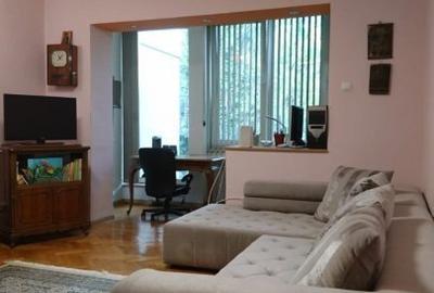 Apartament cu 3 camere decomandat, mobilat în Pajura