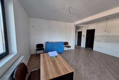 Ultimul apartament la  parter , 2 camere, curte privata ,negociabil - 6