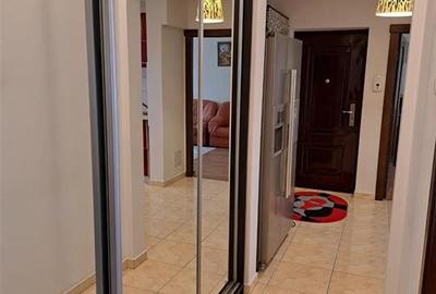 Apartament cu 3 camere decomandat în Baza 3