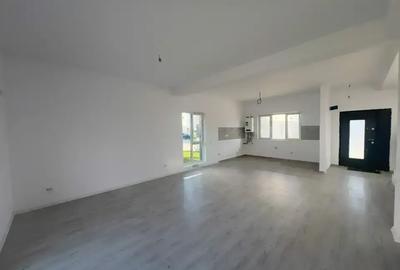 Casă cu 4 camere în Tunari