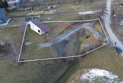 Teren de vanzare in Leresti si casa la roșu cu vedere spre Iezer - 6