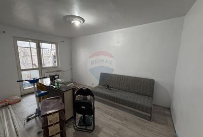 Apartament cu 3 camere decomandat în Sud