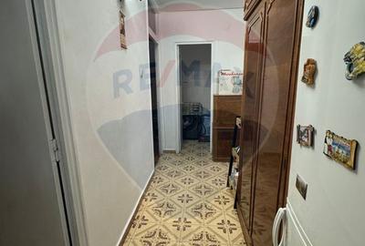 Apartament  cu 3 camere de vanzare 1 Mai - 6