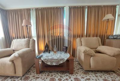 Casă / Vilă cu 10 camere de vânzare în zona Central - 12