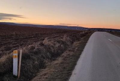 Teren intravilan in Curtesti spre Manastirea Doamnei - 2