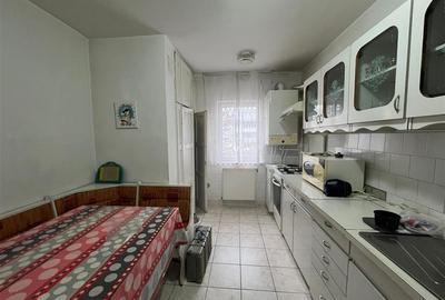 Apartament cu 4 camere zona Moldovei - 1